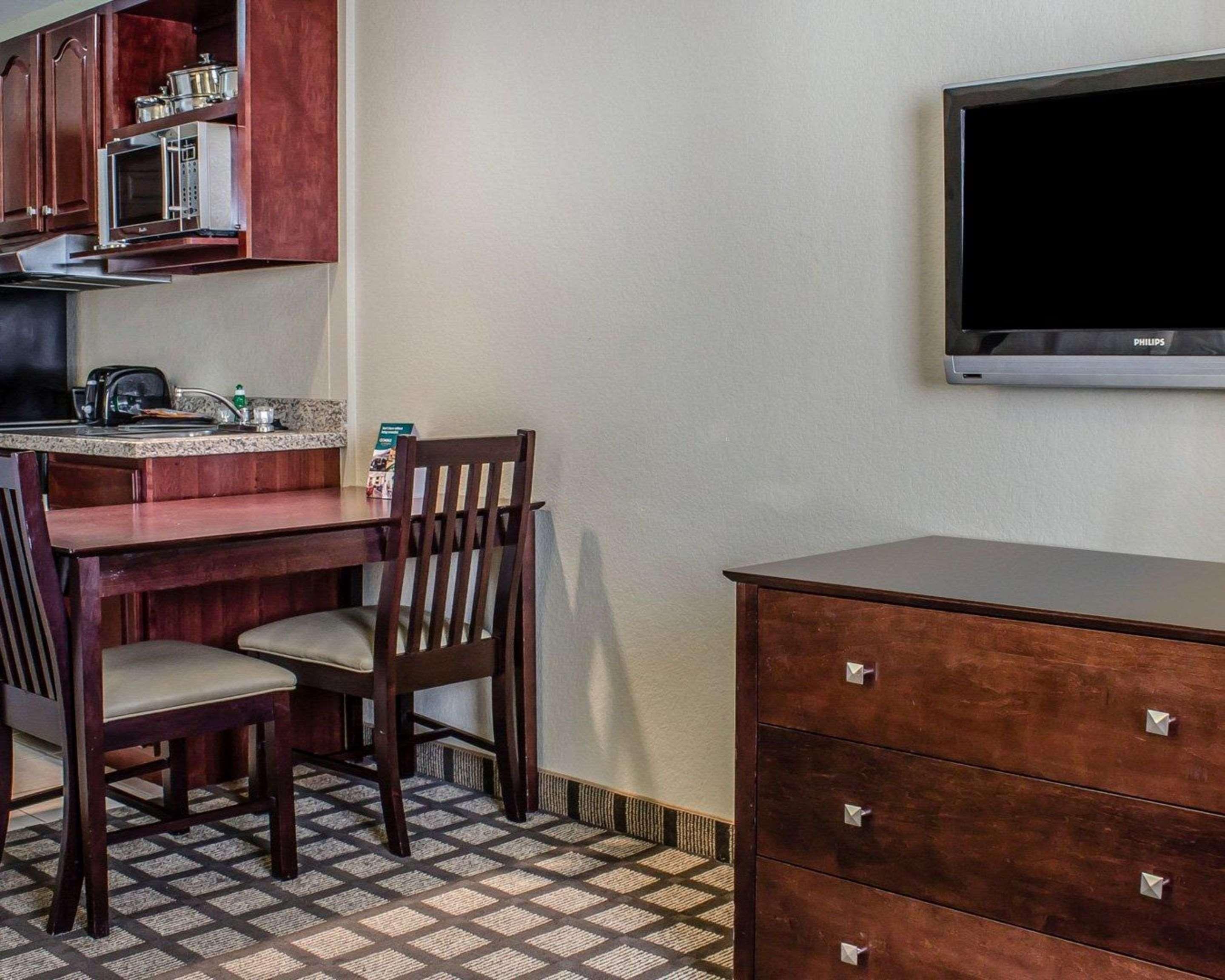 MainStay Suites Coralville Extérieur photo