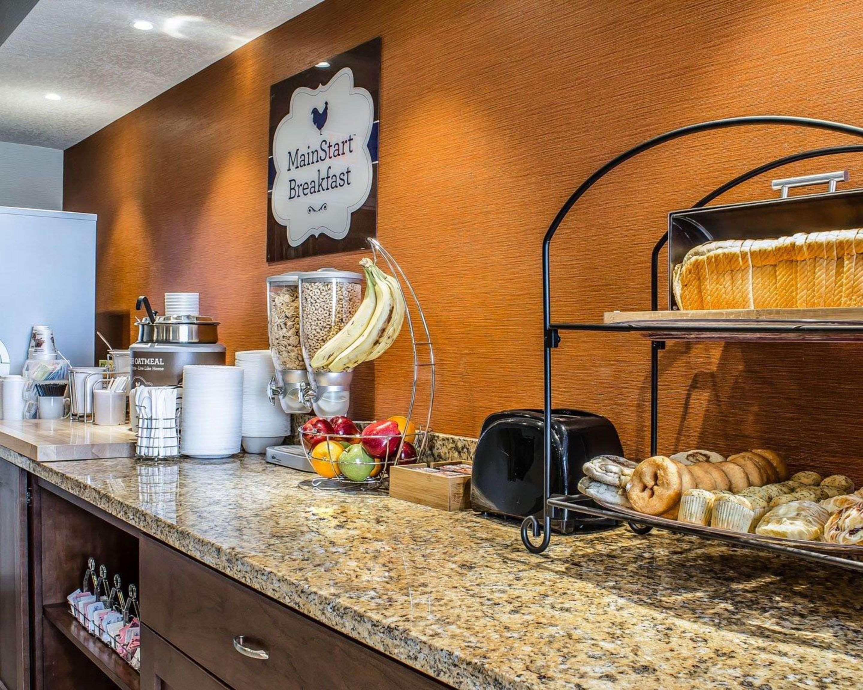 MainStay Suites Coralville Extérieur photo