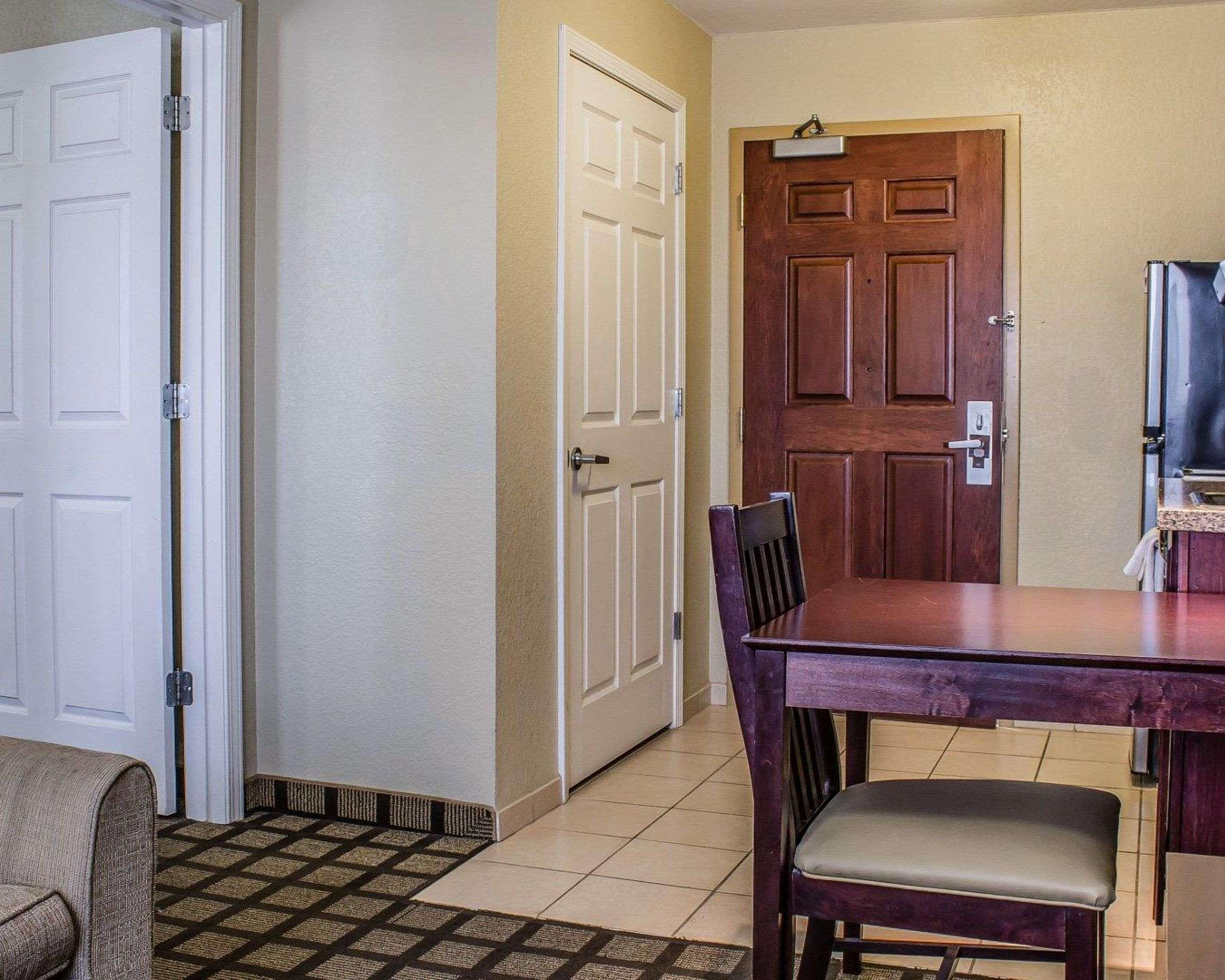 MainStay Suites Coralville Extérieur photo