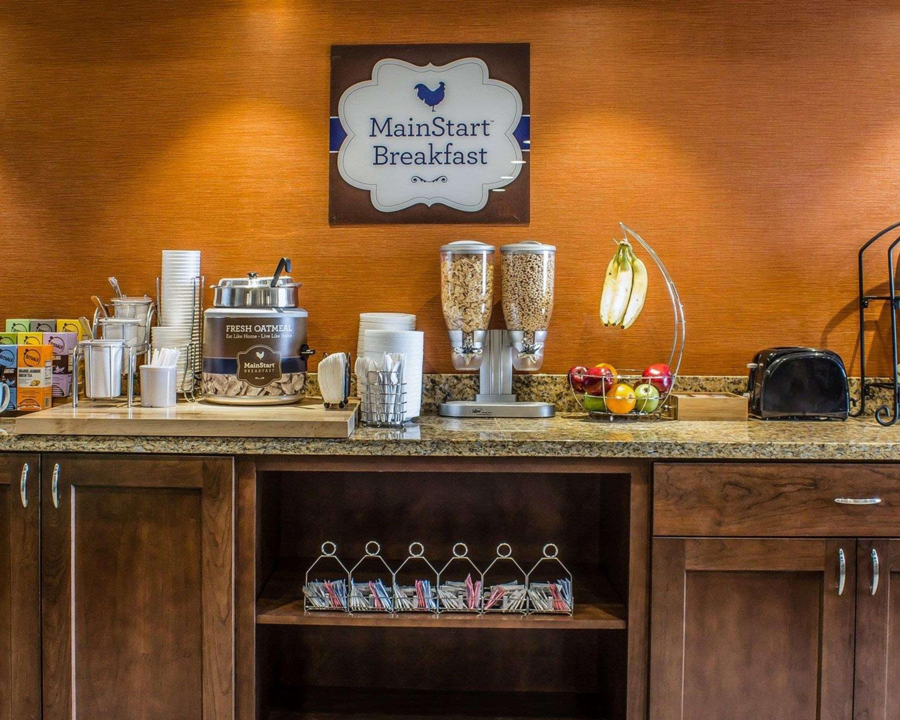 MainStay Suites Coralville Extérieur photo