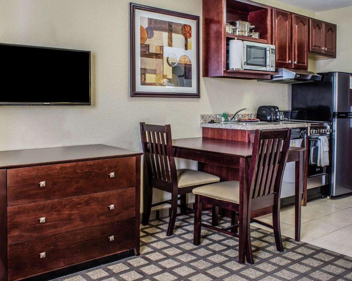 MainStay Suites Coralville Extérieur photo