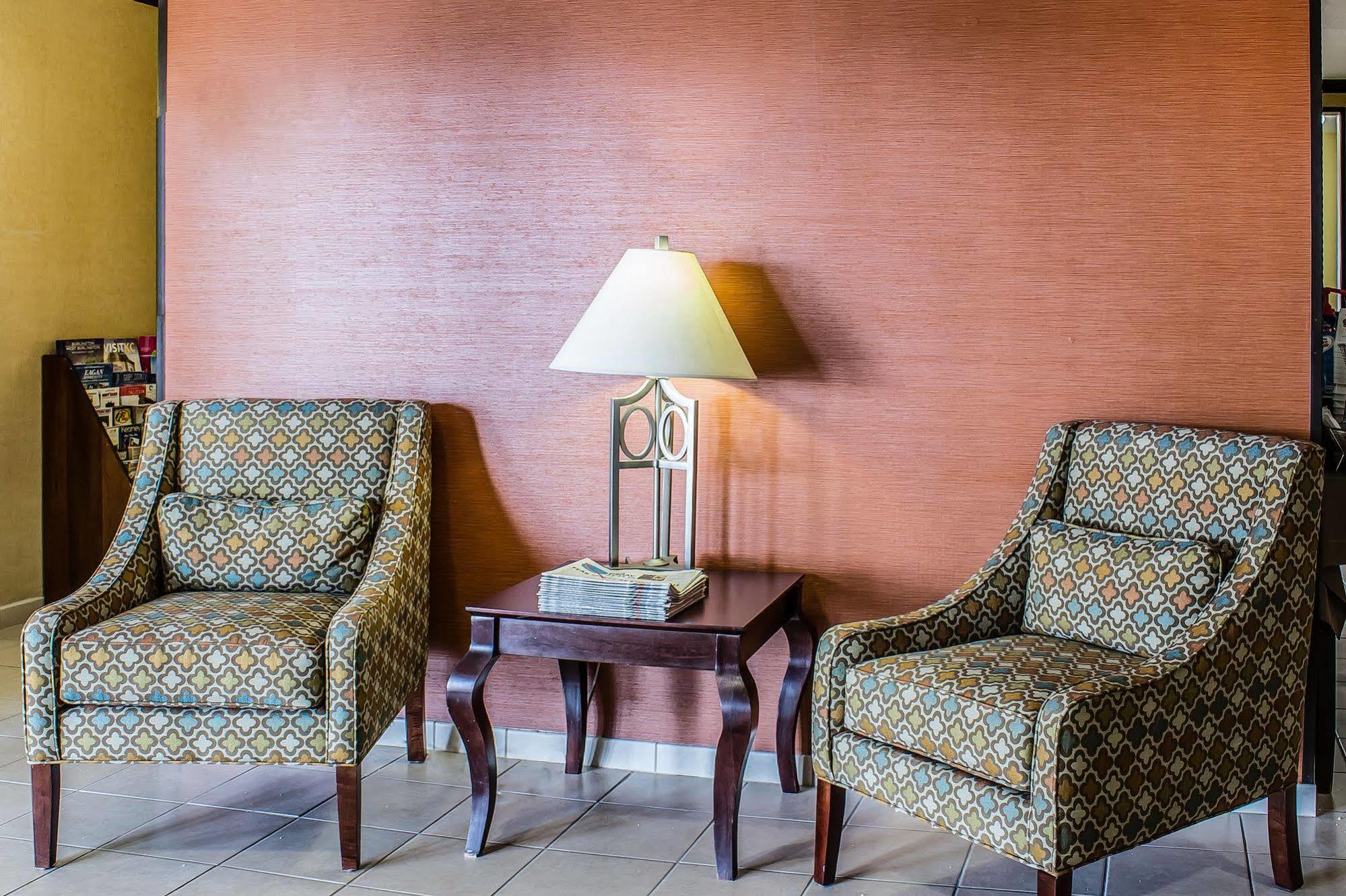 MainStay Suites Coralville Extérieur photo