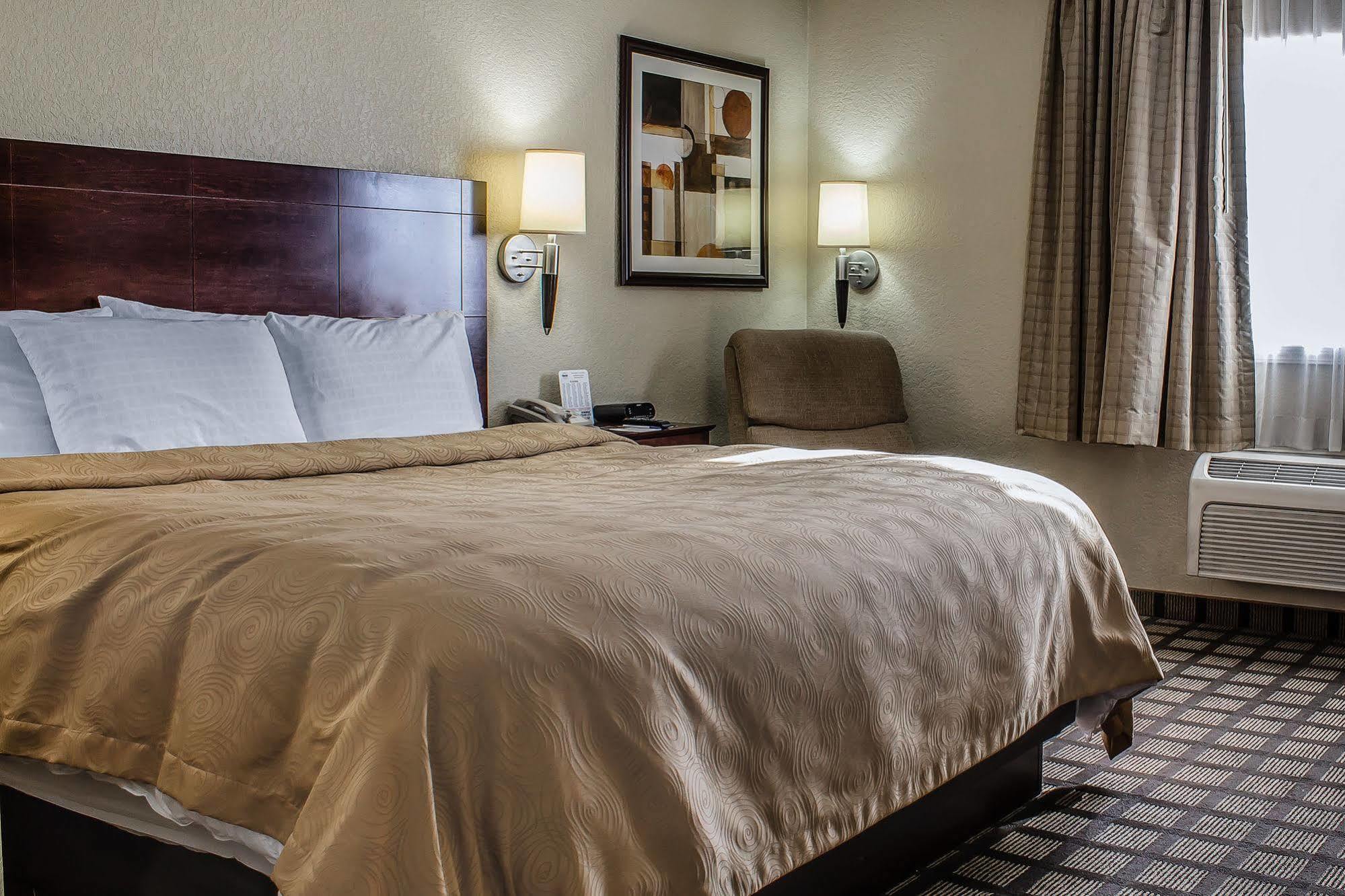 MainStay Suites Coralville Extérieur photo